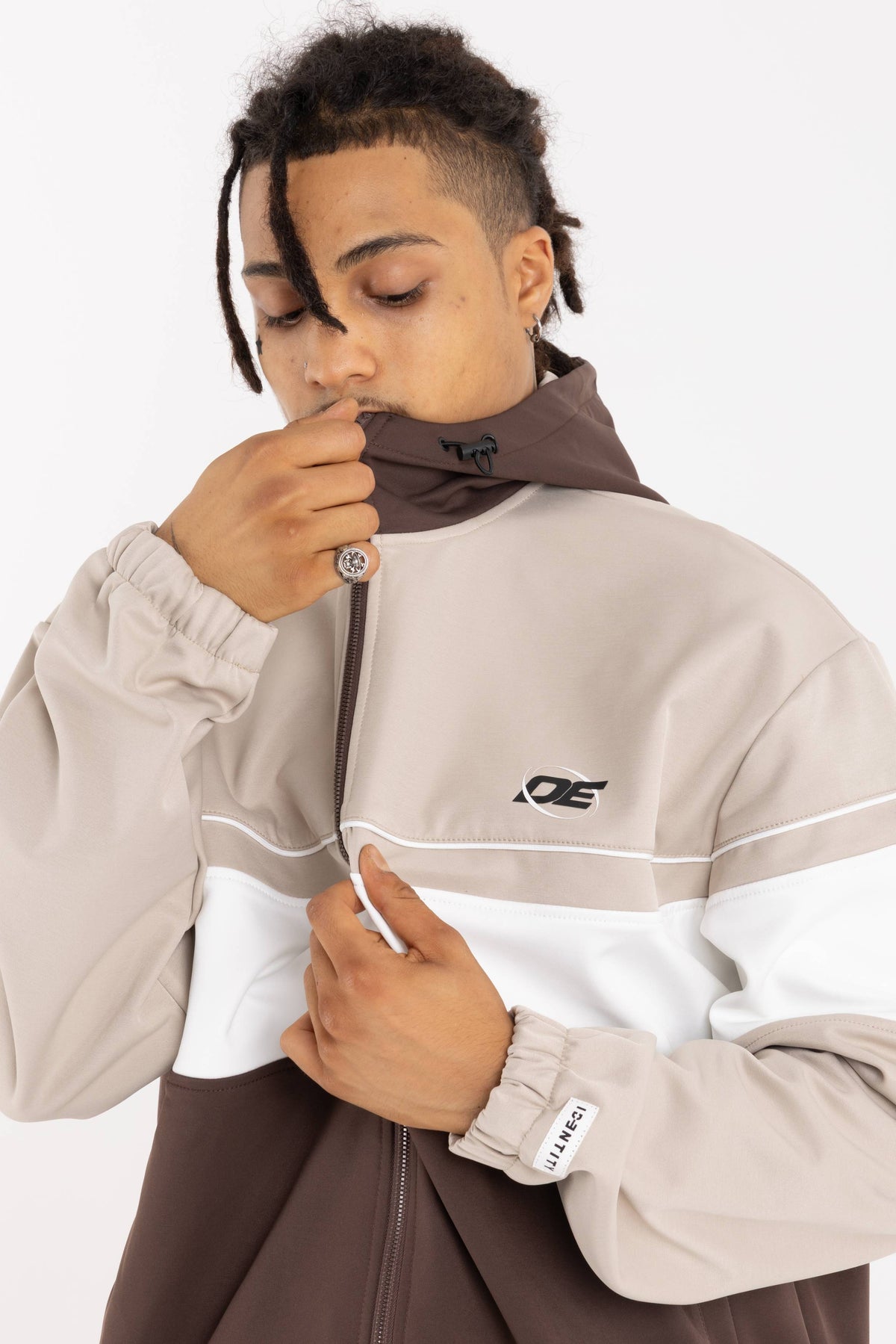 beige/marrone